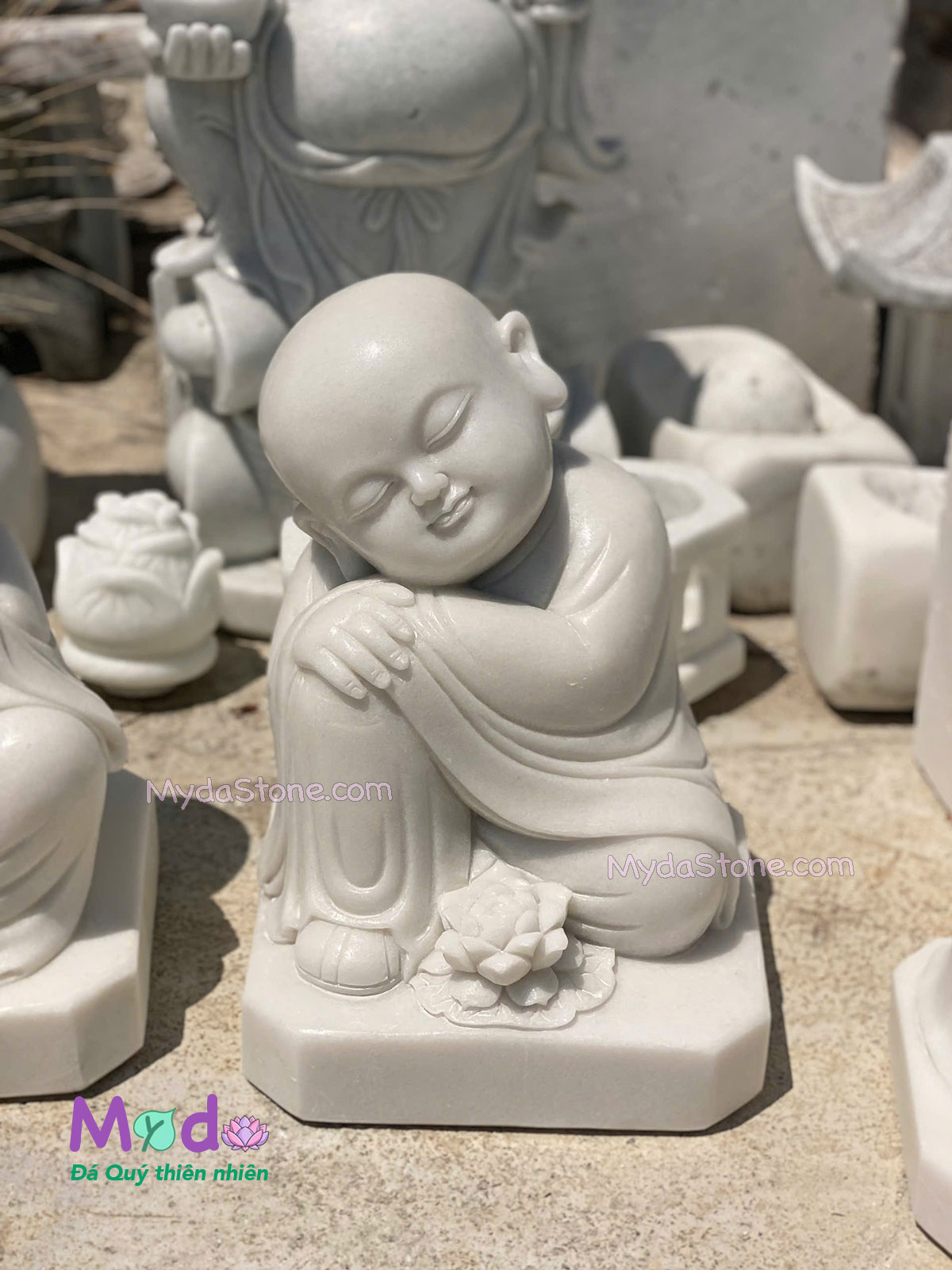 Tượng Chú Tiểu đá Cẩm Thạch Trắng
