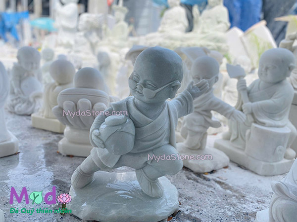Tượng Chú Tiểu đá Cẩm Thạch Trắng Xanh