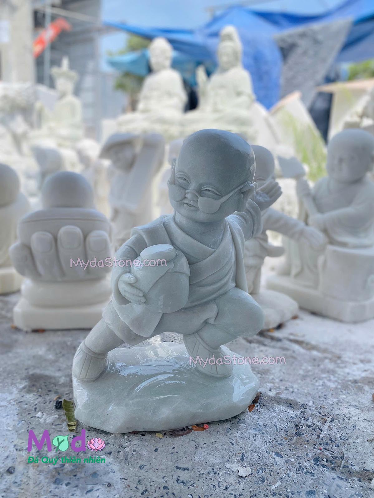 Tượng Chú Tiểu đá Cẩm Thạch Trắng Xanh