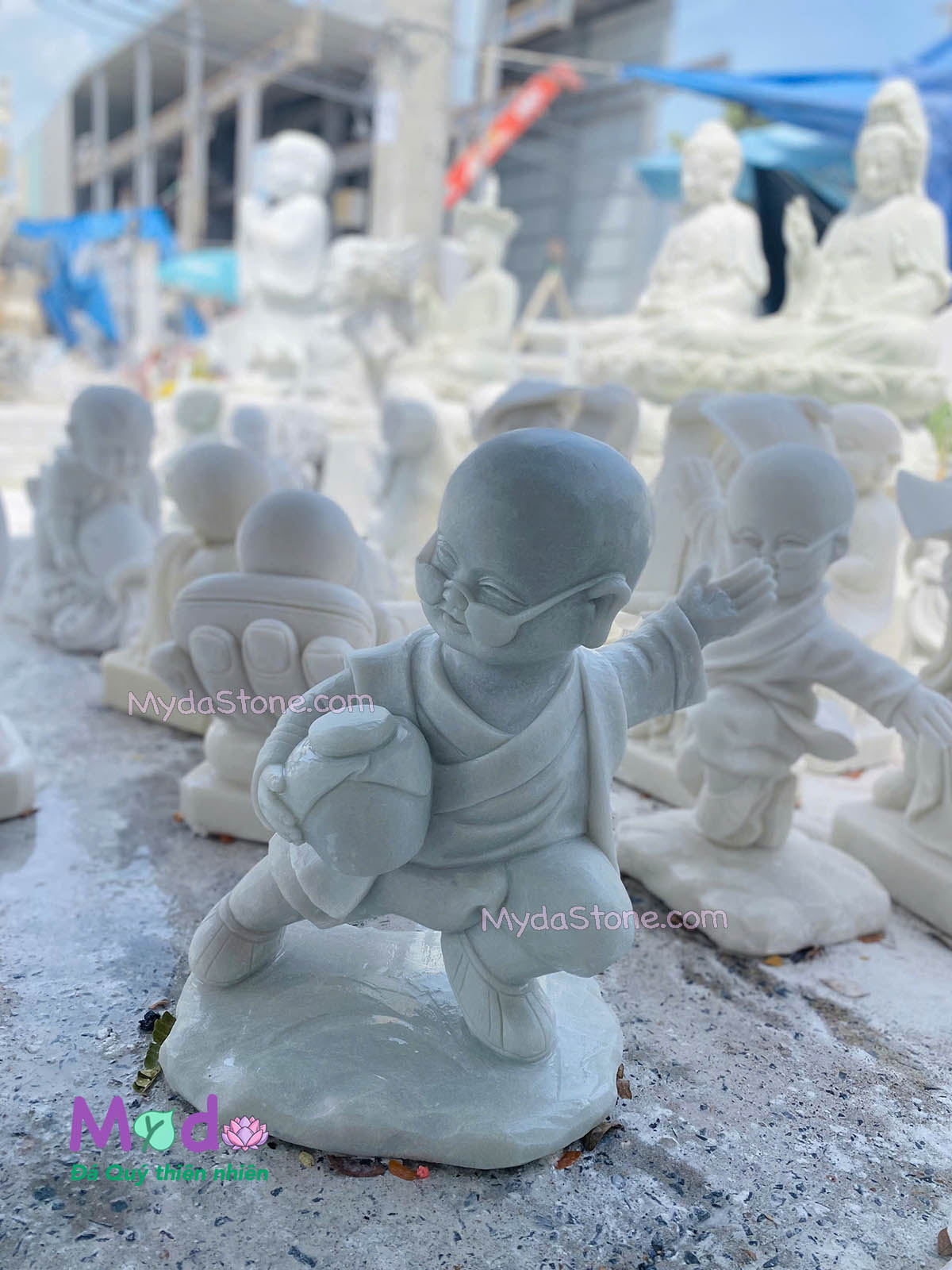 Tượng Chú Tiểu đá Cẩm Thạch Trắng Xanh
