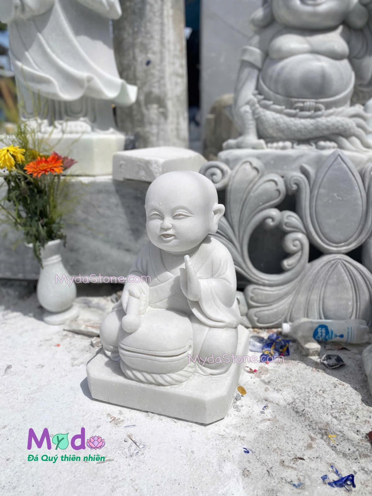 Tượng Chú Tiểu đá Cẩm Thạch Trắng Xanh