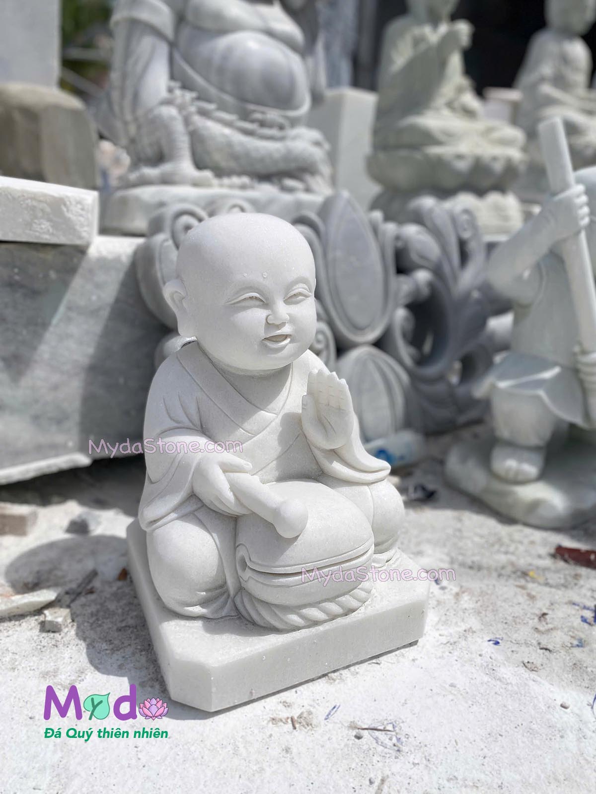 Tượng Chú Tiểu đá Cẩm Thạch Trắng Xanh