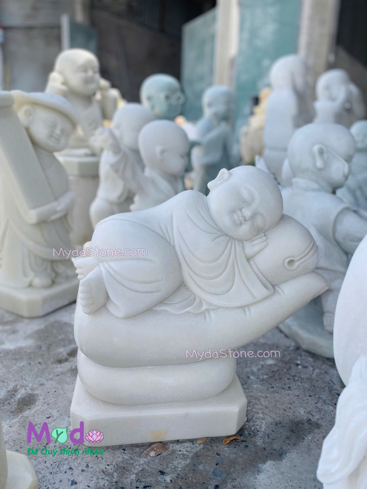 Tượng Chú Tiểu đá Cẩm Thạch Trắng