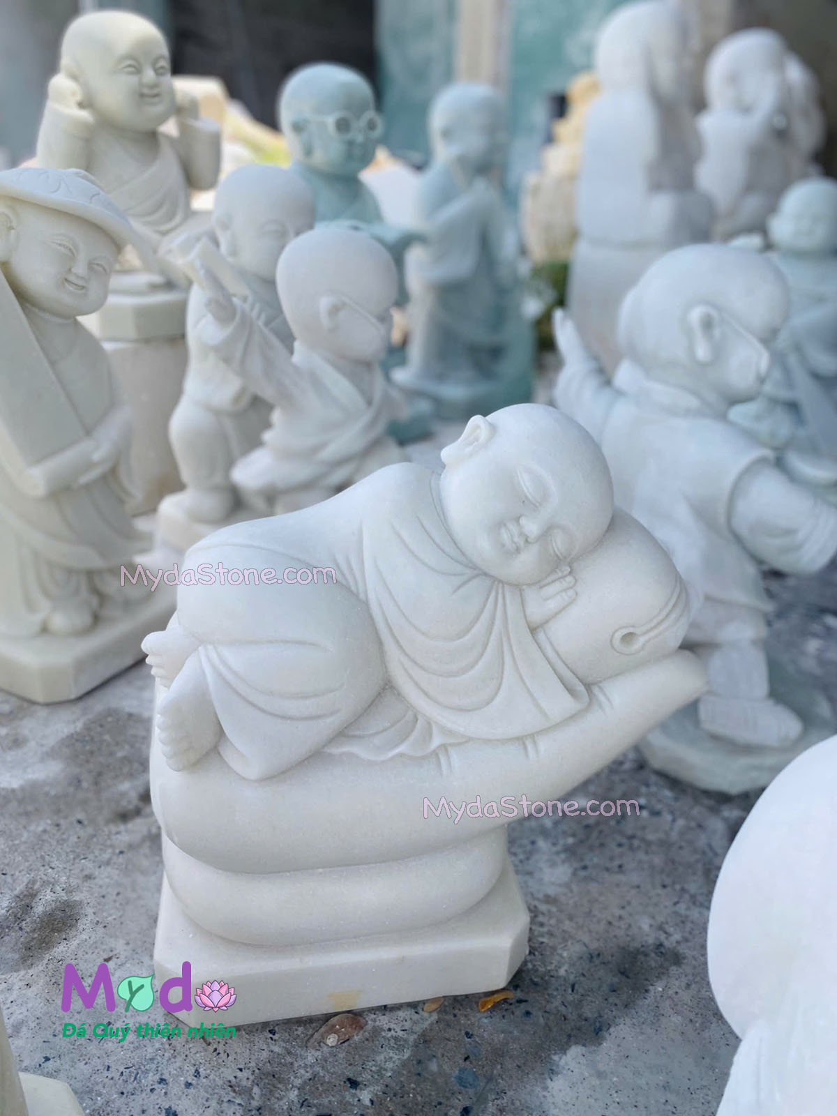 Tượng Chú Tiểu đá Cẩm Thạch Trắng