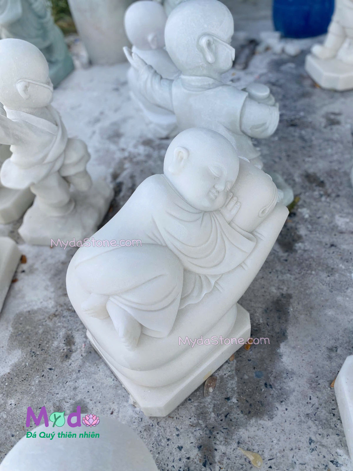 Tượng Chú Tiểu đá Cẩm Thạch Trắng