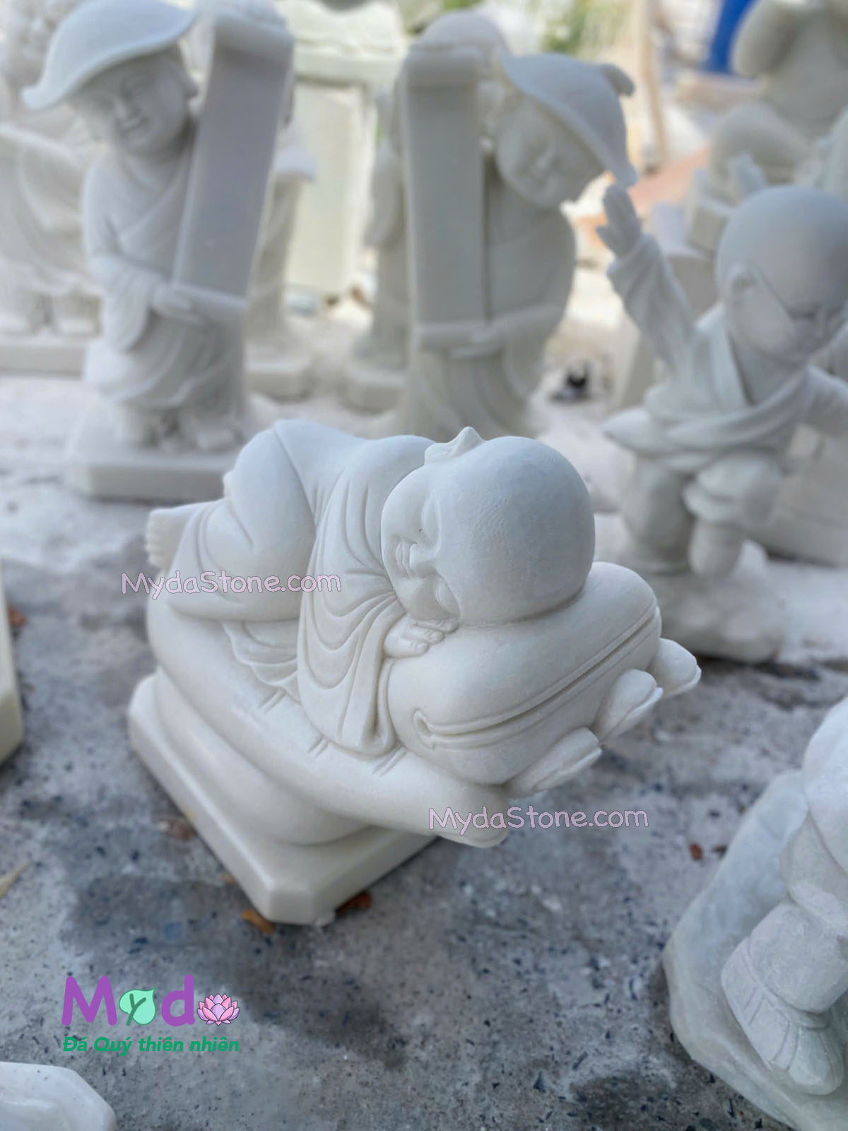 Tượng Chú Tiểu đá Cẩm Thạch Trắng