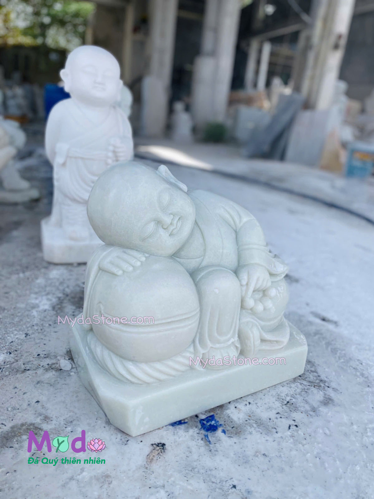 Tượng Chú Tiểu đá Cẩm Thạch Trắng Xanh