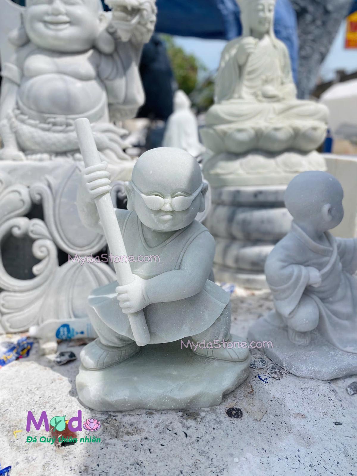 Tượng Chú Tiểu đá Cẩm Thạch Trắng Xanh