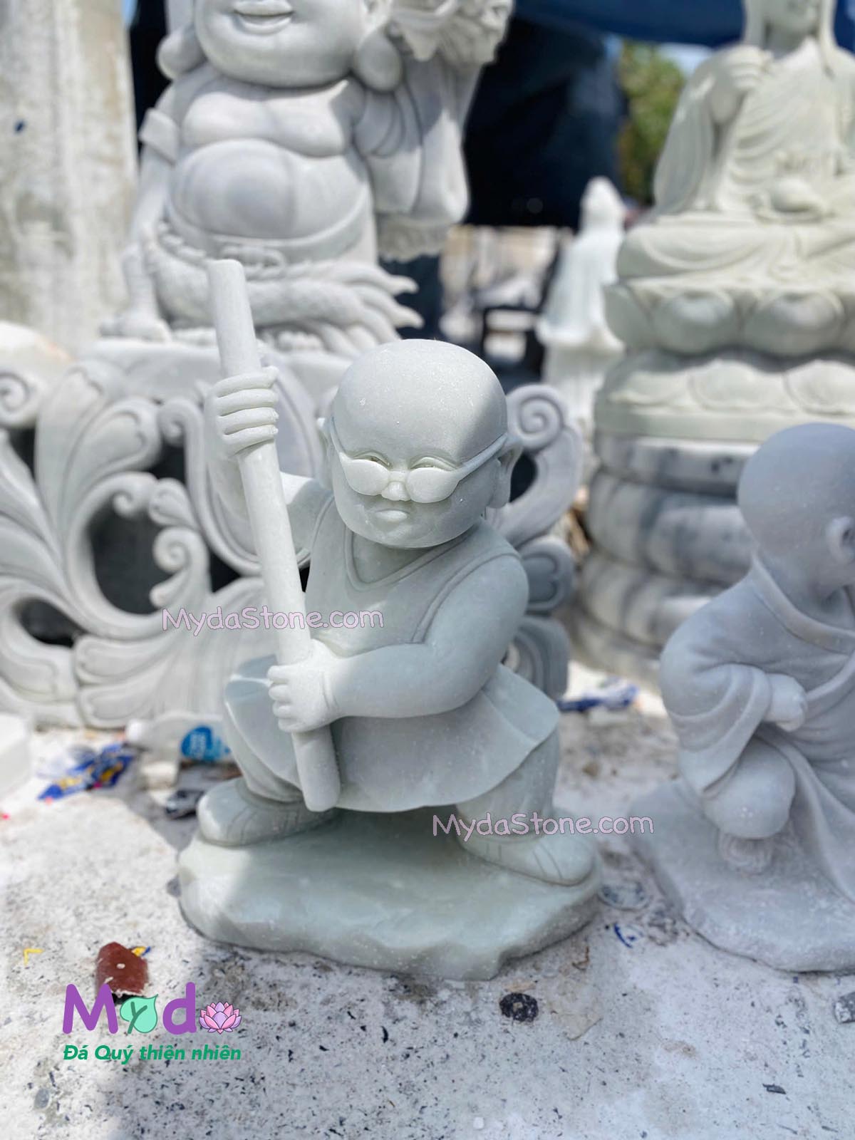 Tượng Chú Tiểu đá Cẩm Thạch Trắng Xanh