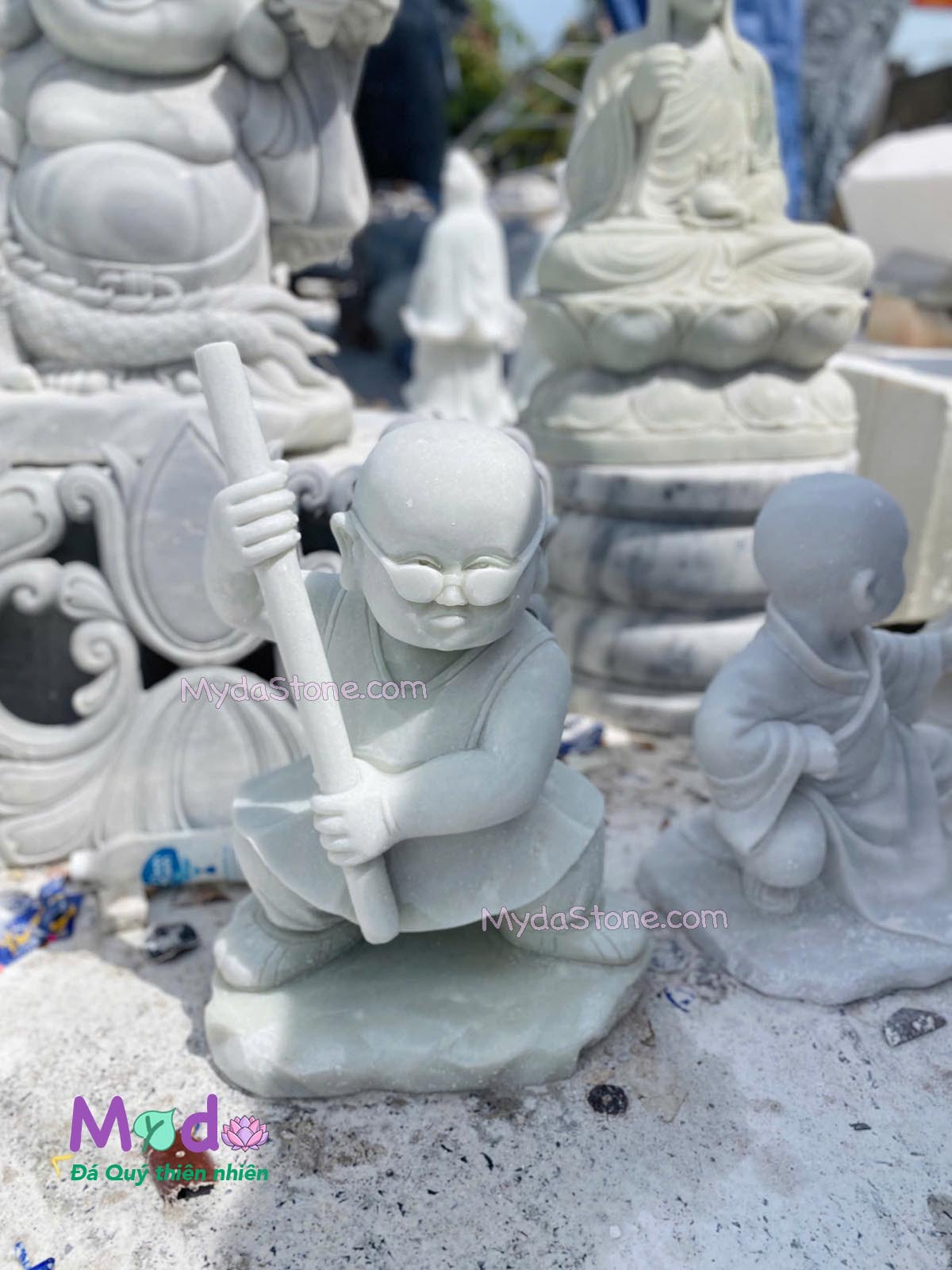 Tượng Chú Tiểu đá Cẩm Thạch Trắng Xanh