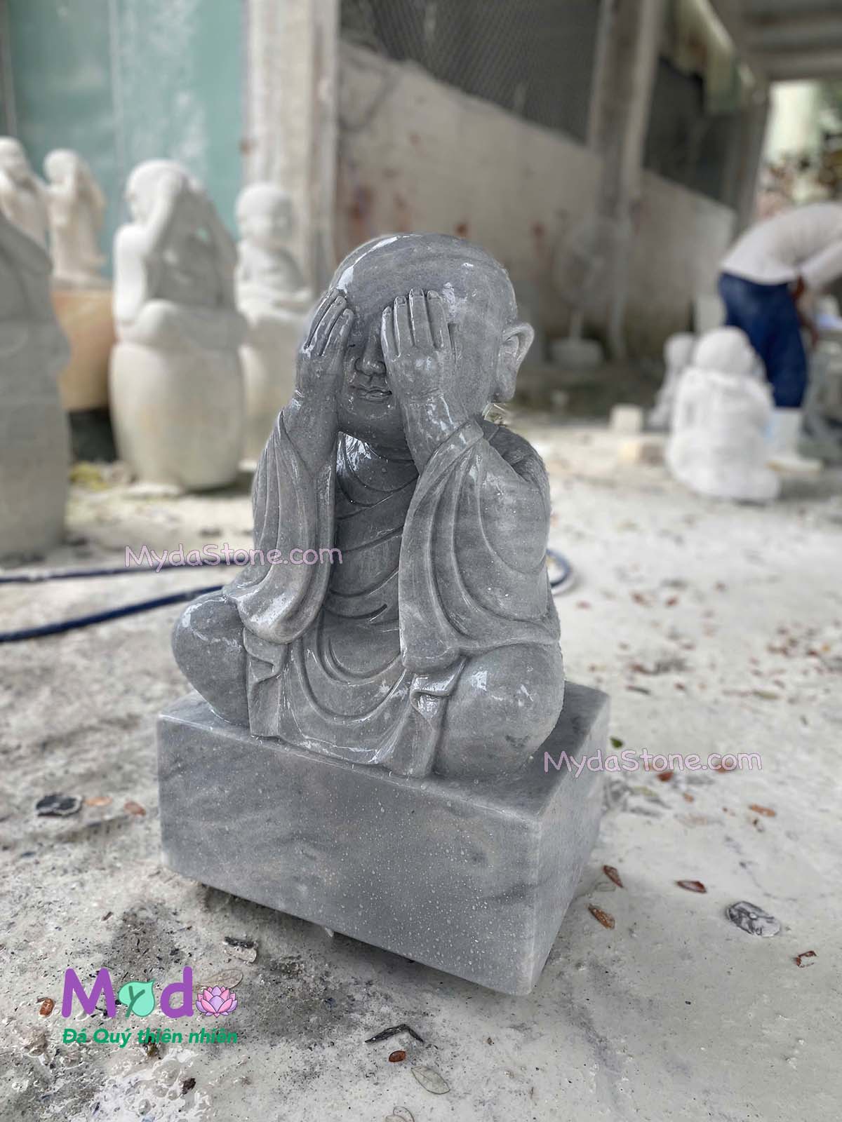 Tượng Chú Tiểu đá Cẩm Thạch Xám