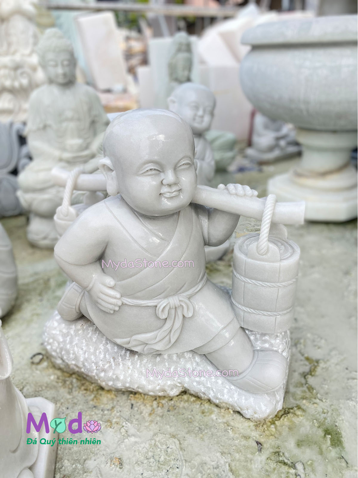 Tượng Chú Tiểu gánh nước đá Cẩm Thạch Trắng