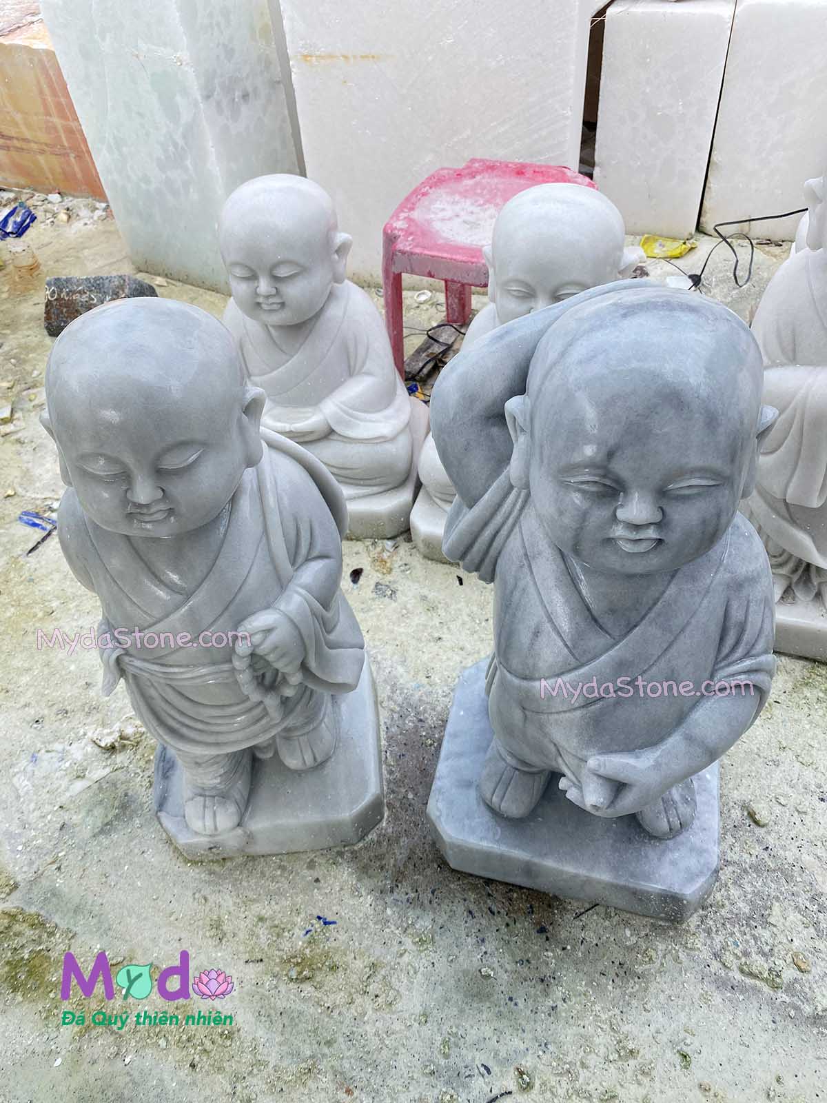 Tượng Chú Tiểu đá Cẩm Thạch Trắng Xám