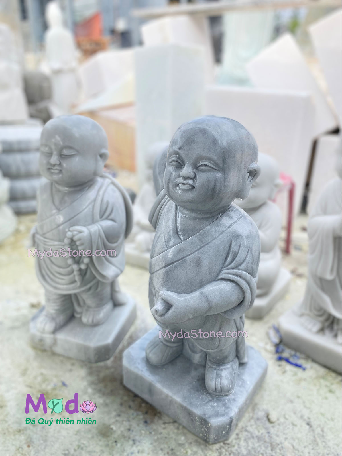 Tượng Chú Tiểu đá Cẩm Thạch Trắng Xám