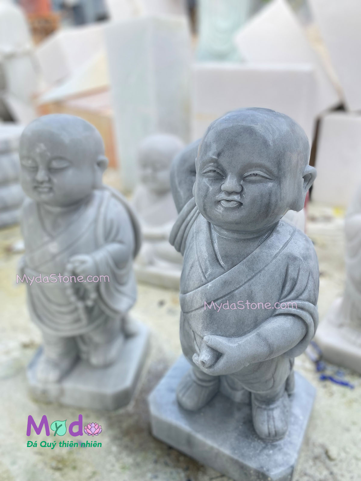 Tượng Chú Tiểu đá Cẩm Thạch Trắng Xám