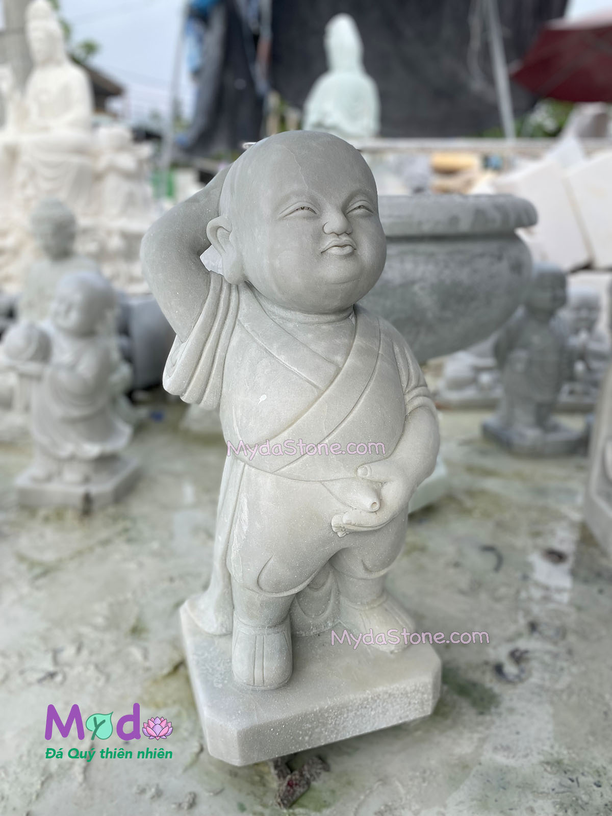 Tượng Chú Tiểu đứng tè đá Cẩm Thạch Trắng