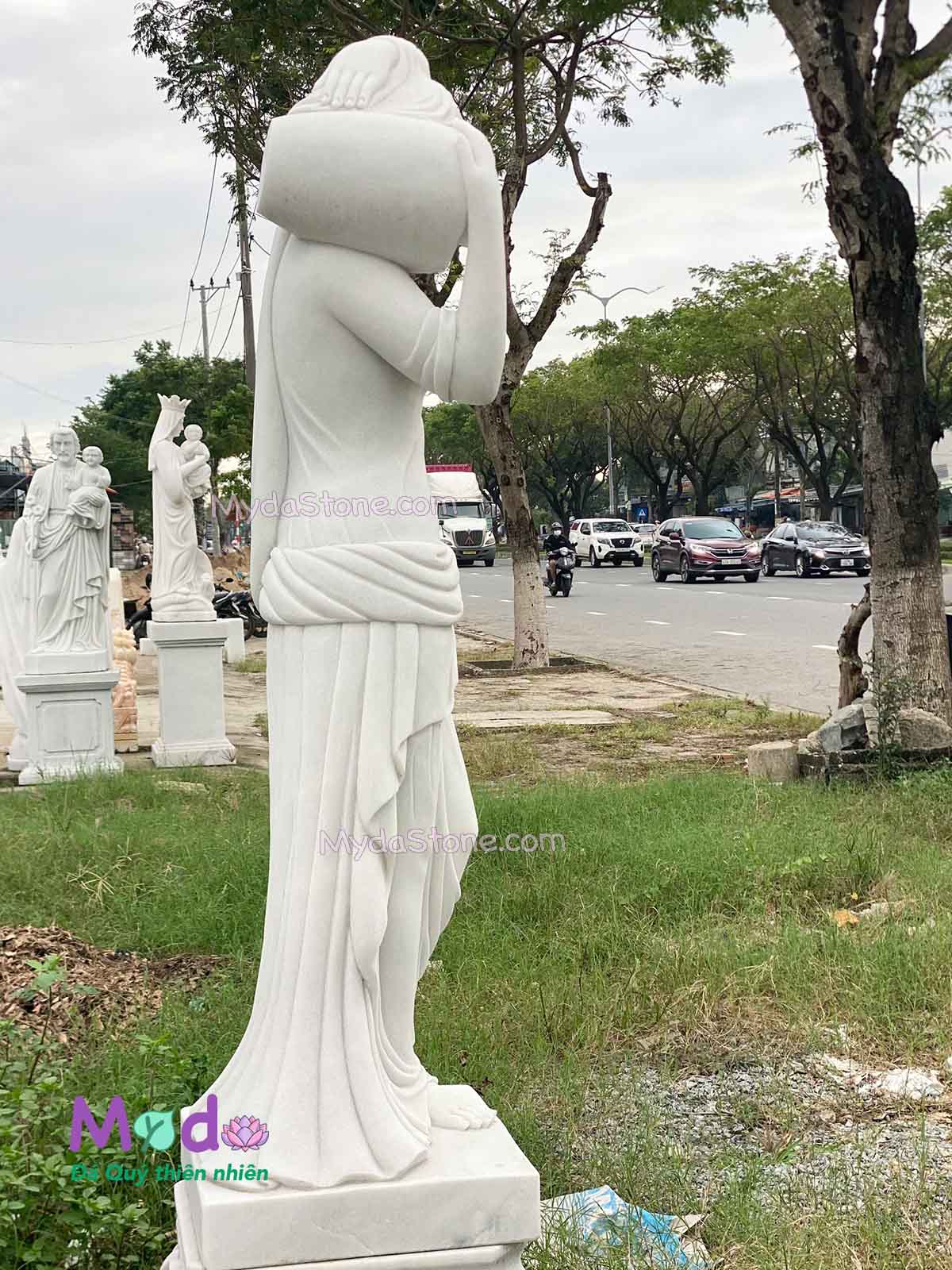 Tượng Cô Gái đổ nước đá Cẩm Thạch Trắng