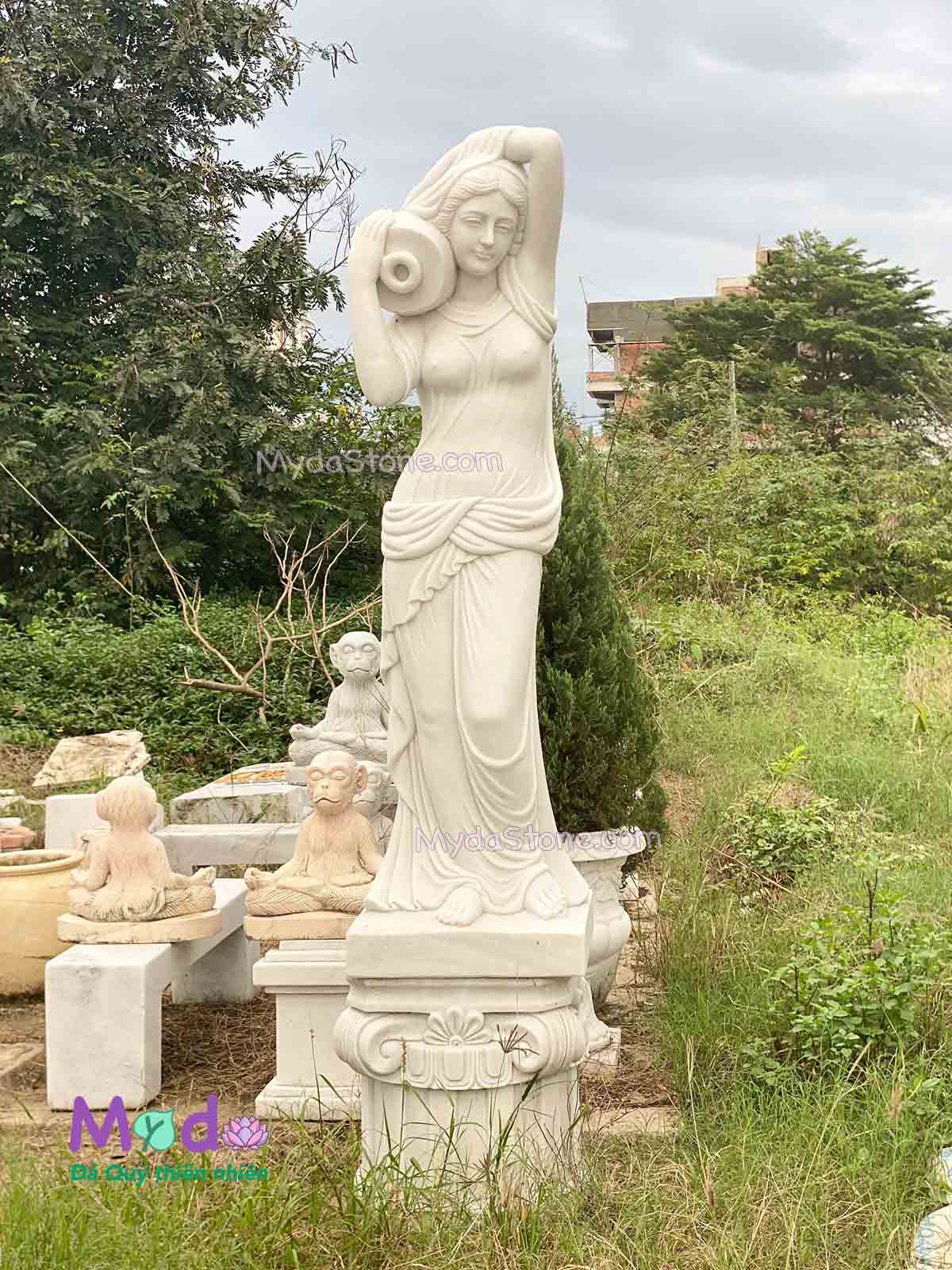 Tượng Cô Gái đổ nước đá Cẩm Thạch Trắng