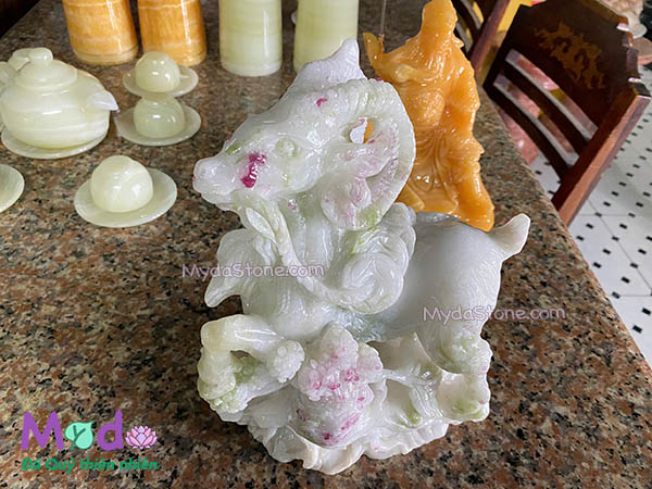 Tượng Con Dê Phong Thuỷ đá Ngọc Ruby