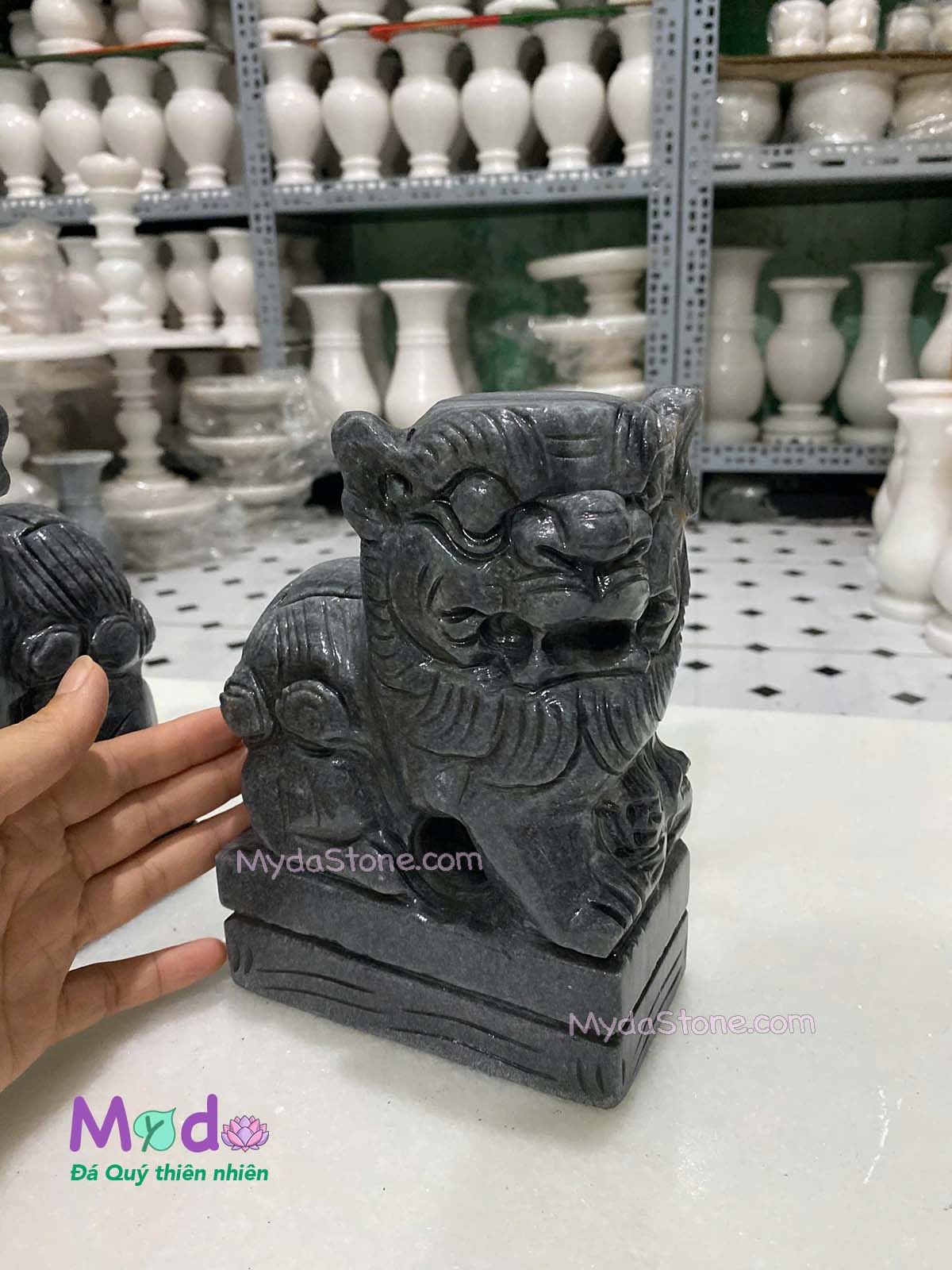 Tượng Con Nghê quay đầu đá Cẩm Thạch Đen