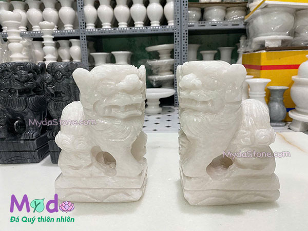 Tượng Con Nghê quay đầu đá Cẩm Thạch Trắng