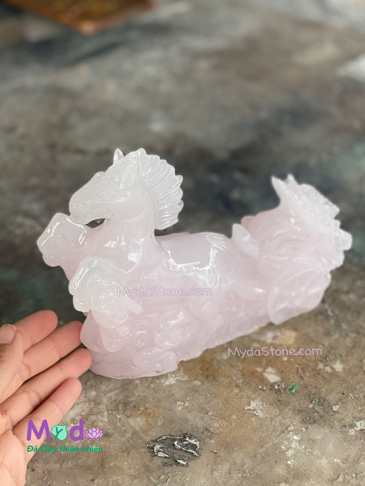 Tượng Ngựa Phong Thuỷ đá Ngọc Hồng