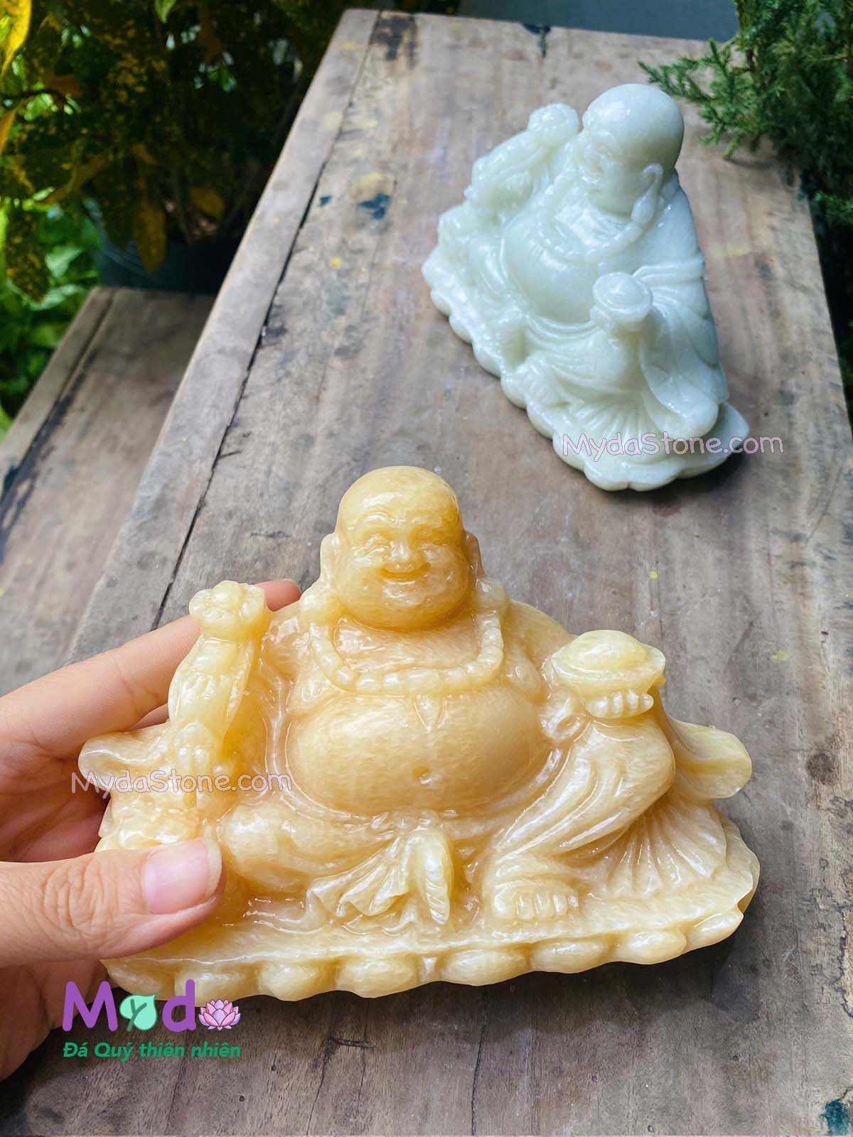 Tượng Di Lặc ngồi đá Ngọc Hoàng Long