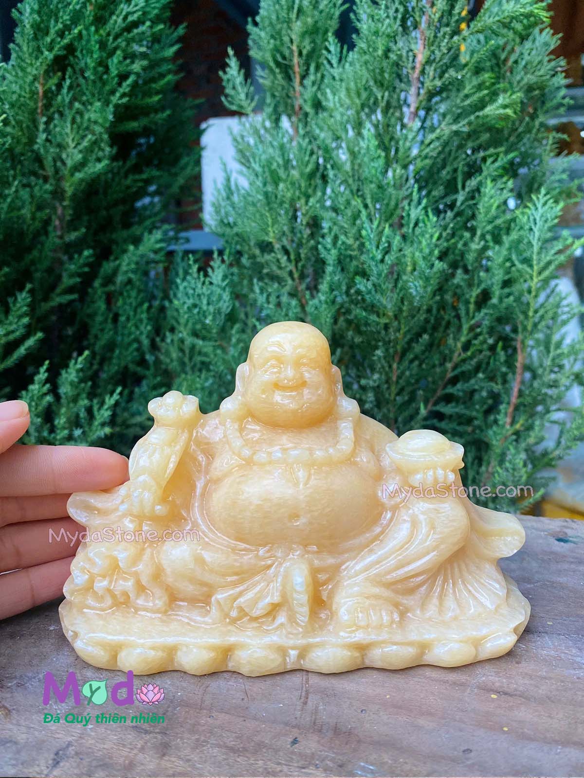 Tượng Di Lặc ngồi đá Ngọc Hoàng Long