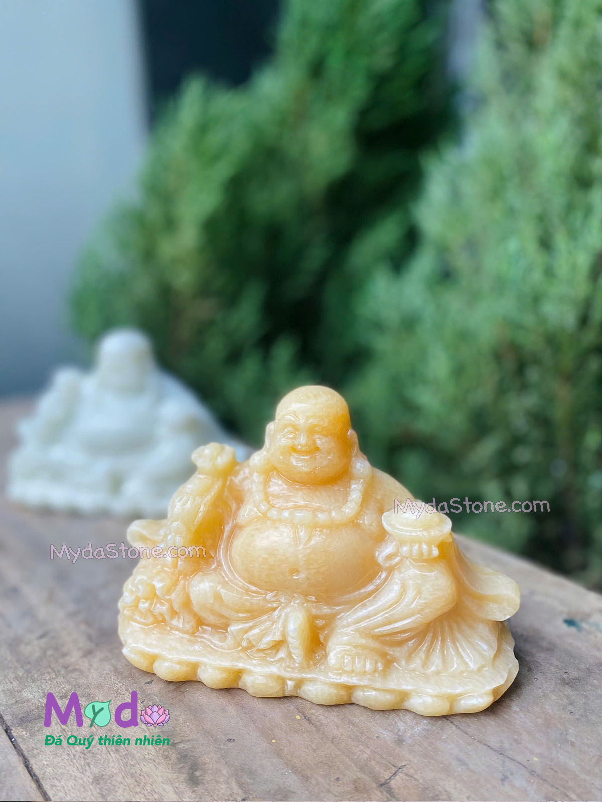 Tượng Di Lặc ngồi đá Ngọc Hoàng Long