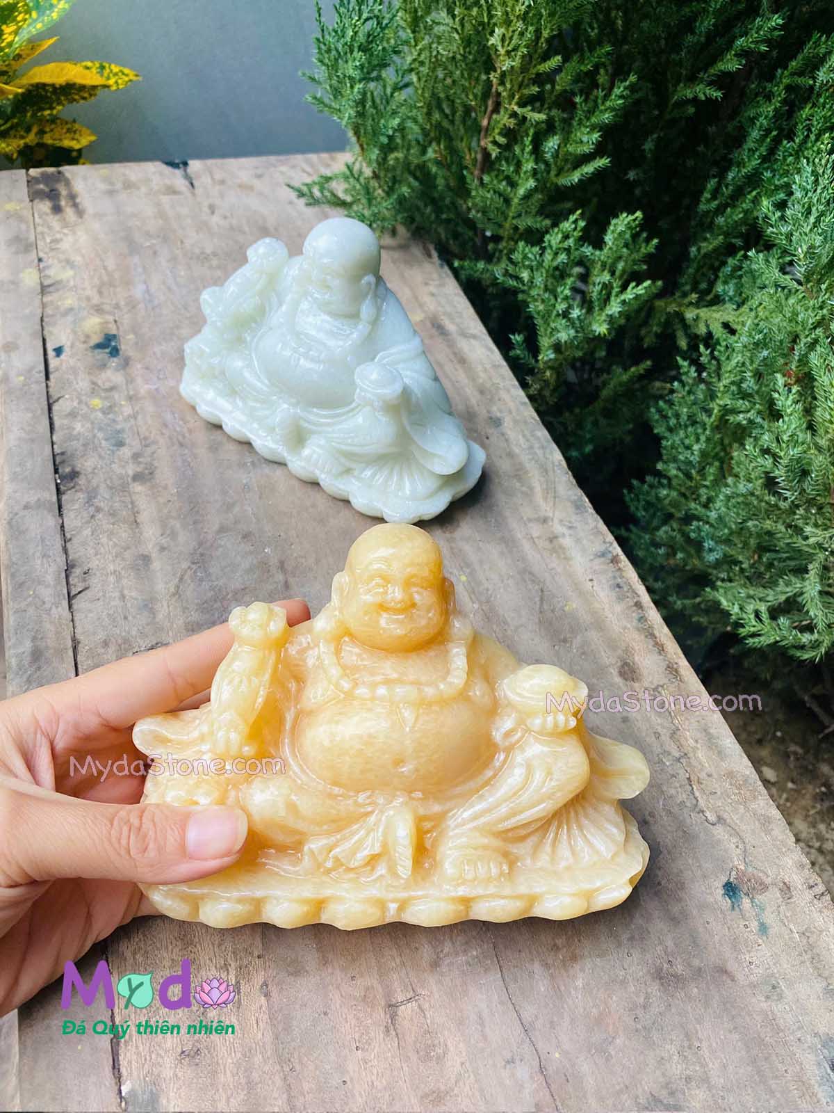 Tượng Di Lặc ngồi đá Ngọc Hoàng Long