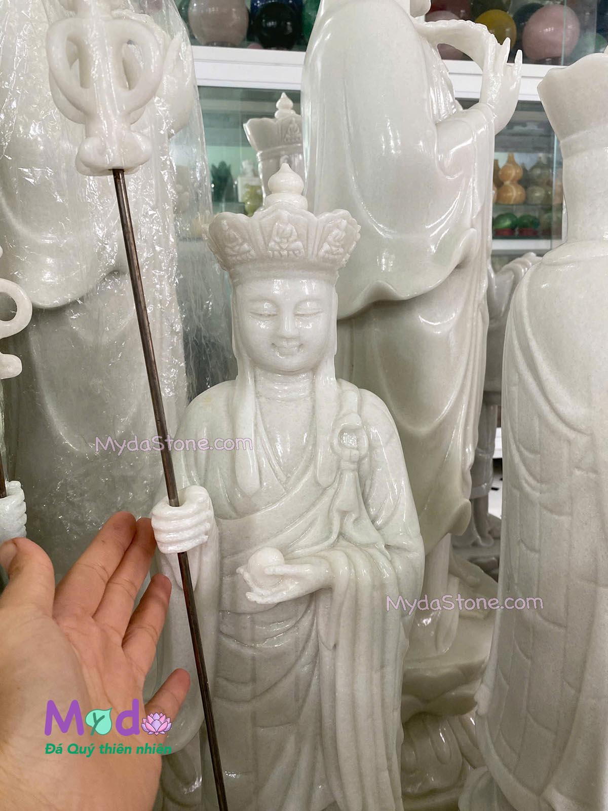 Tượng Địa Tạng đứng đài sen đá Cẩm Thạch Trắng