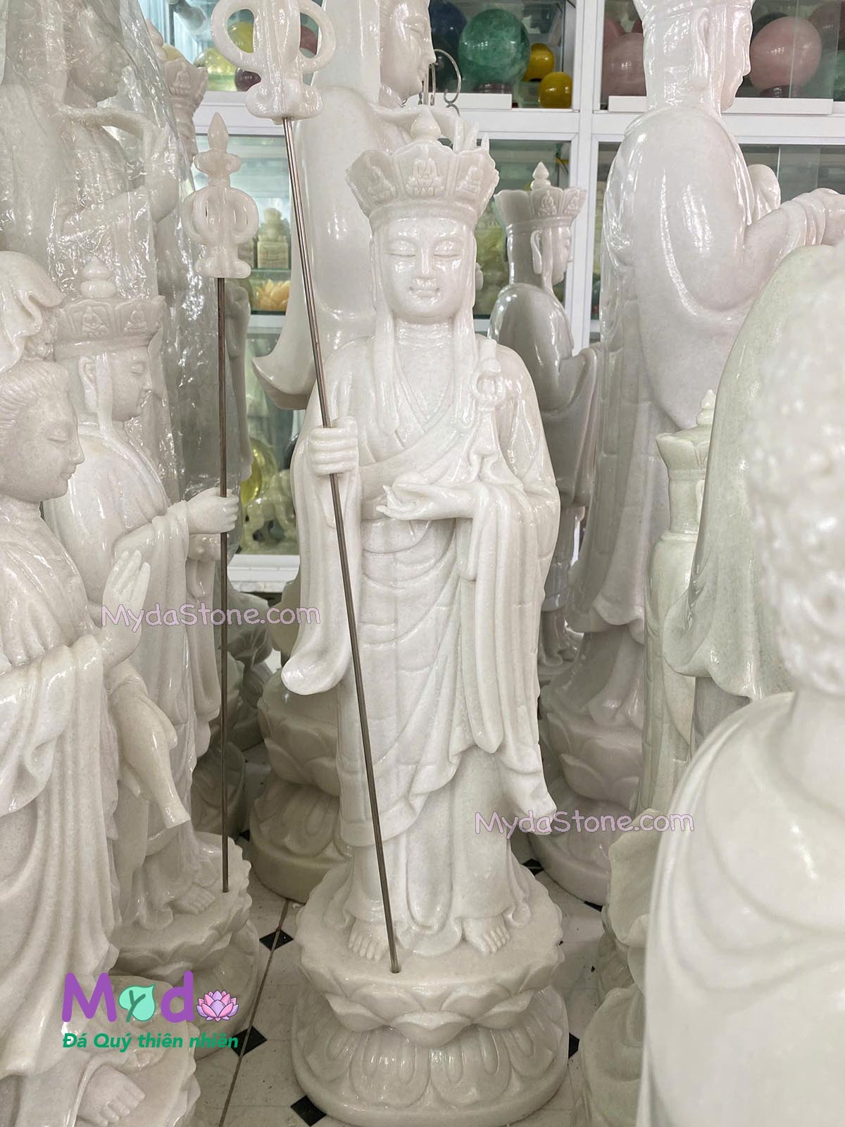 Tượng Địa Tạng đứng đài sen đá Cẩm Thạch Trắng