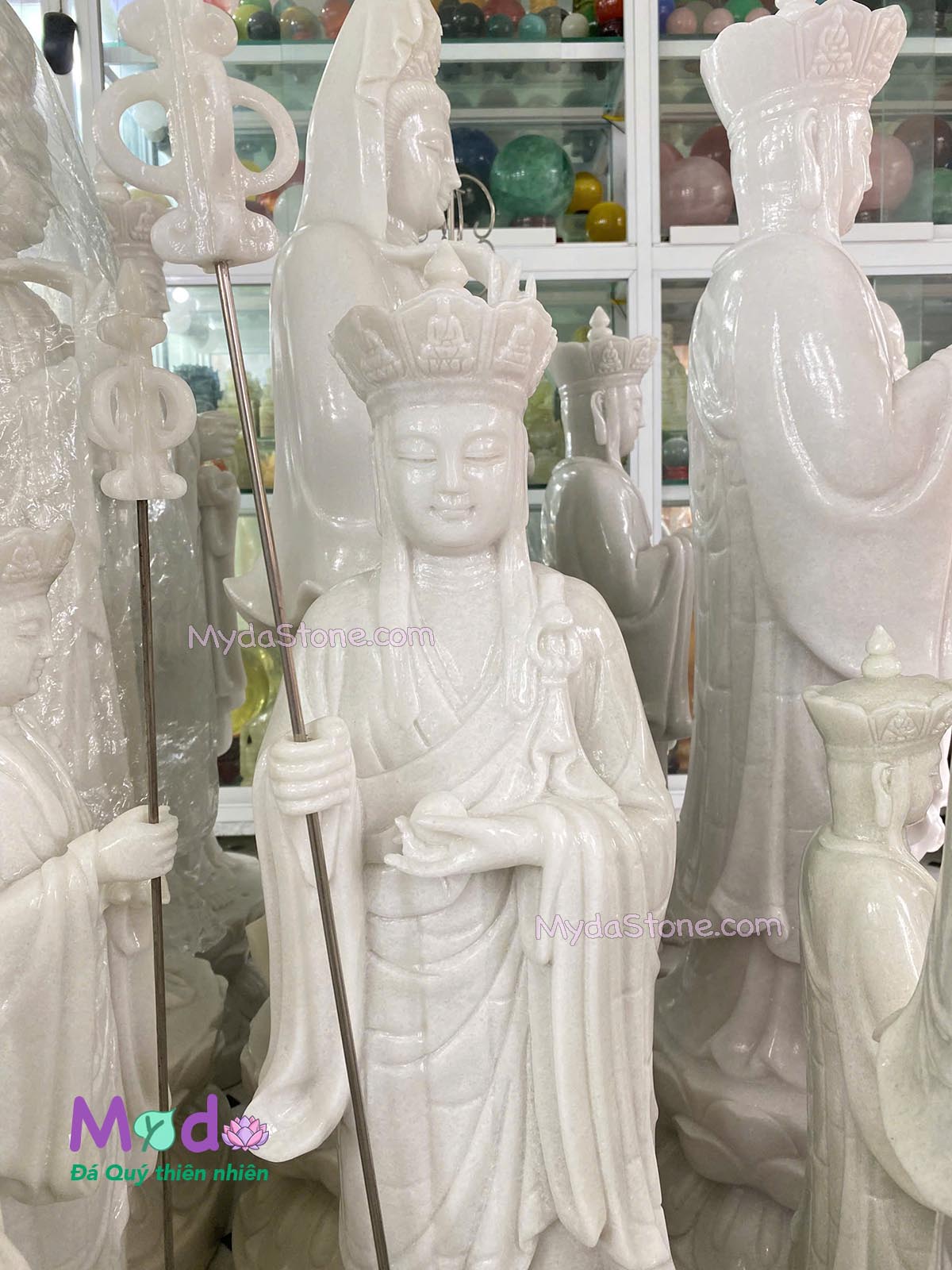 Tượng Địa Tạng đứng đài sen đá Cẩm Thạch Trắng