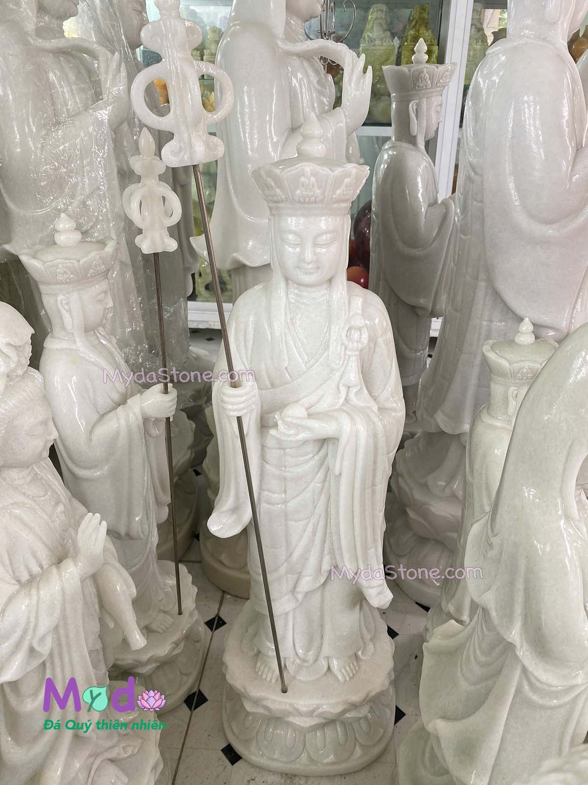 Tượng Địa Tạng đứng đài sen đá Cẩm Thạch Trắng
