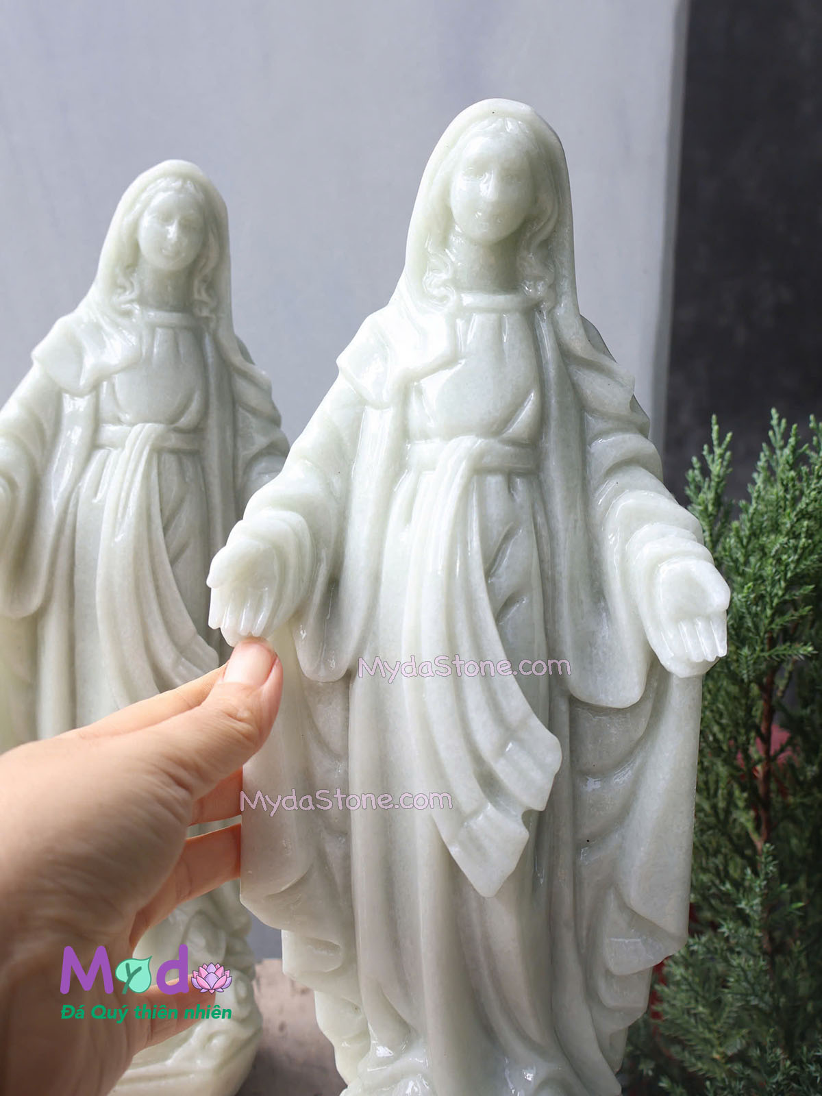 Tượng Đức Mẹ Ban Ơn bằng đá Cẩm Thạch Trắng Xanh