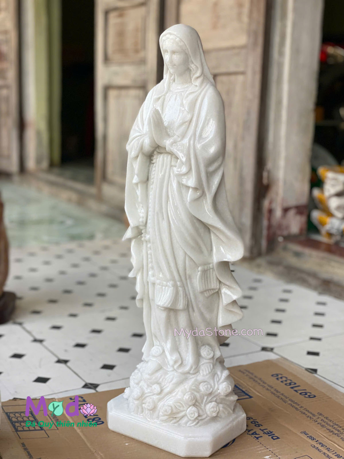 Tượng Đức Mẹ Lộ Đức đá Cẩm Thạch Trắng