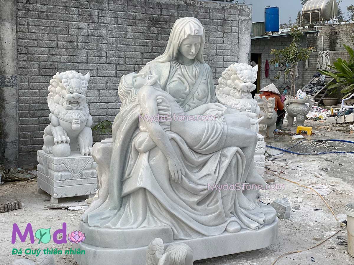Tượng Đức Mẹ Sầu Bi bằng đá Cẩm Thạch Trắng Xanh