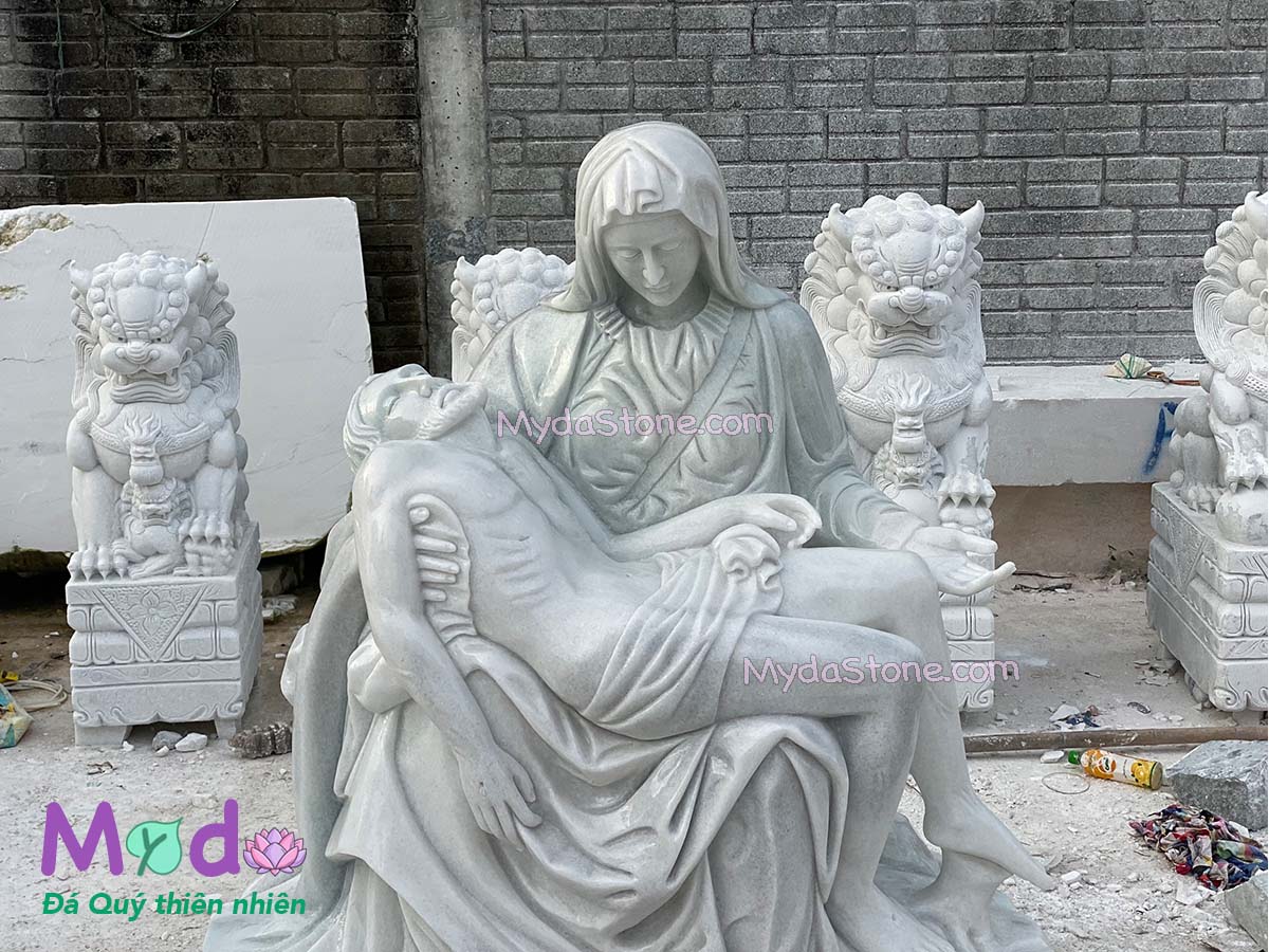 Tượng Đức Mẹ Sầu Bi bằng đá Cẩm Thạch Trắng Xanh