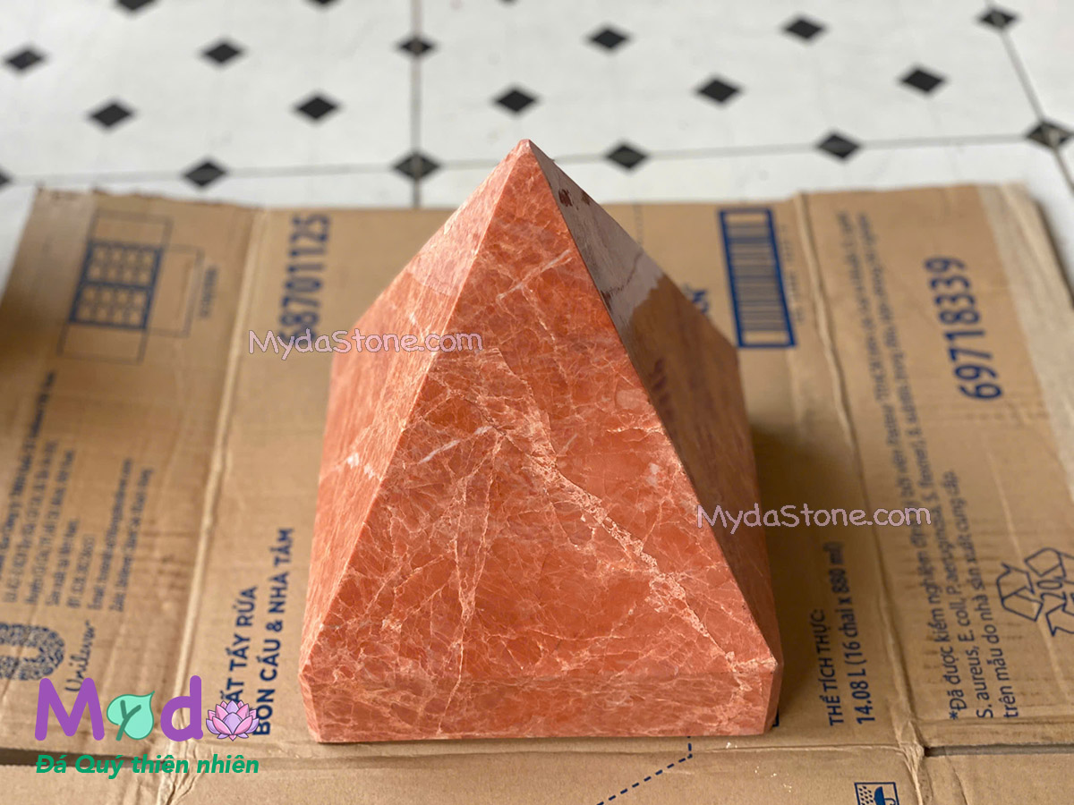 Tượng Kim Tự Tháp đá Đỏ Thanh Hoá