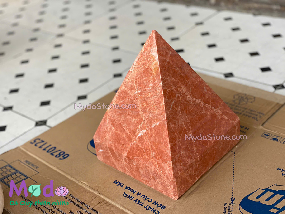 Tượng Kim Tự Tháp đá Đỏ Thanh Hoá