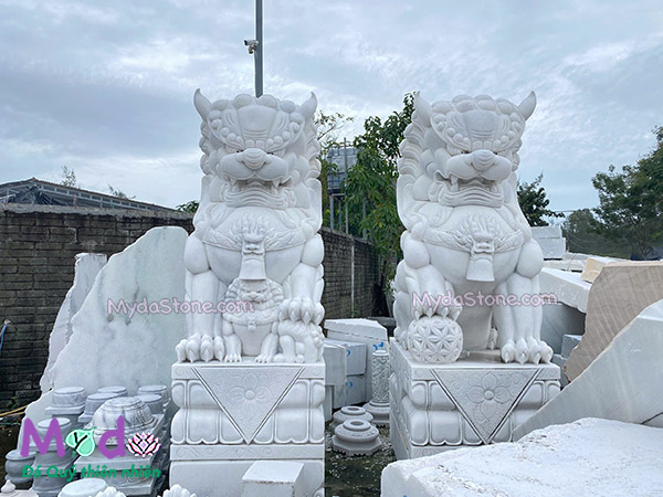 Tượng Kỳ Lân bằng đá Cẩm Thạch Trắng Xanh