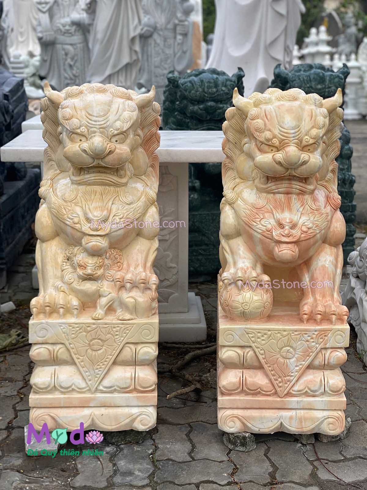 Tượng Kỳ Lân đá Cà Rốt Vàng