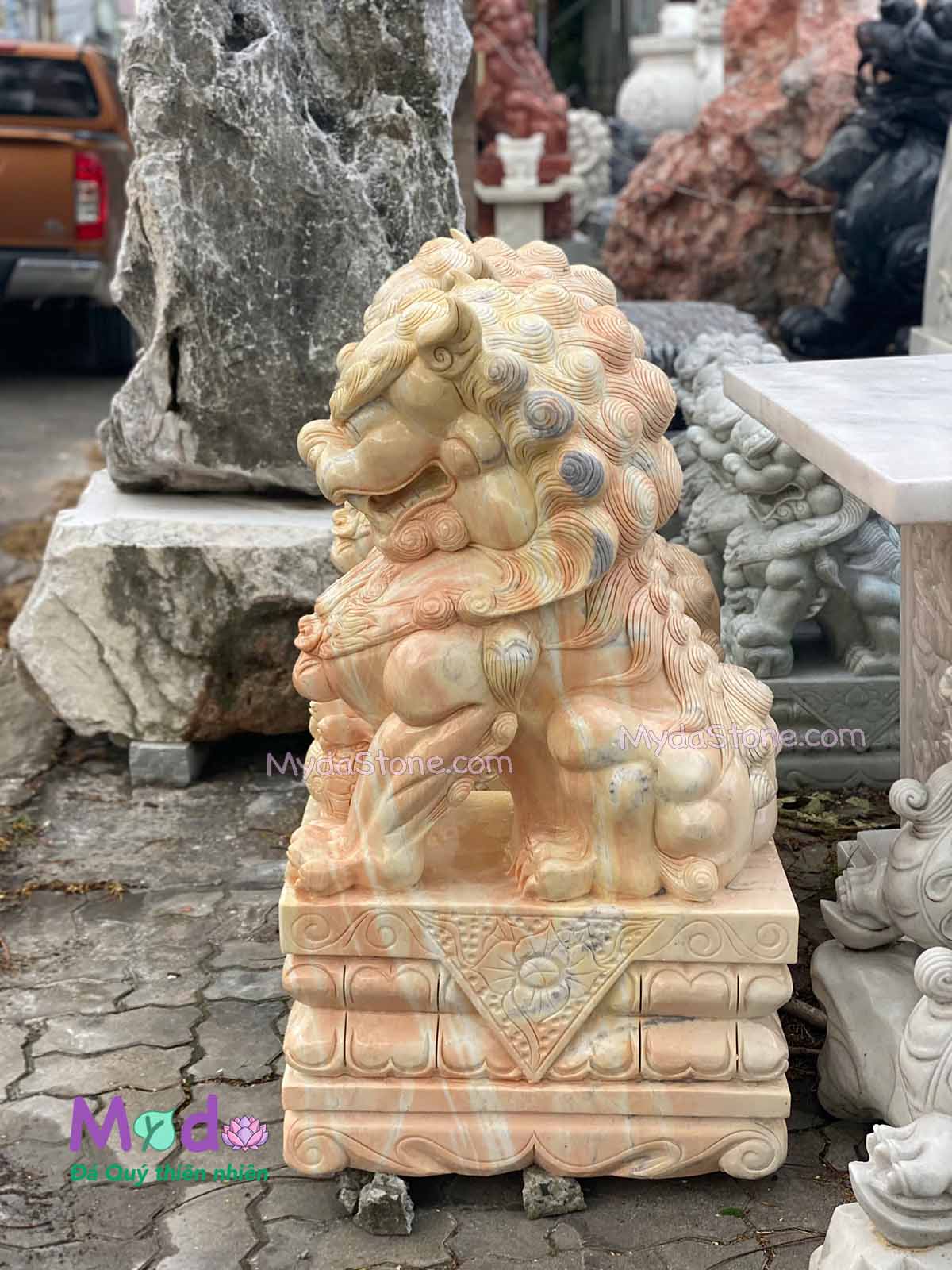 Tượng Kỳ Lân đá Cà Rốt Vàng
