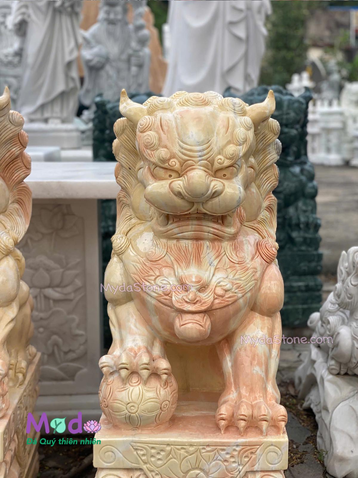 Tượng Kỳ Lân đá Cà Rốt Vàng