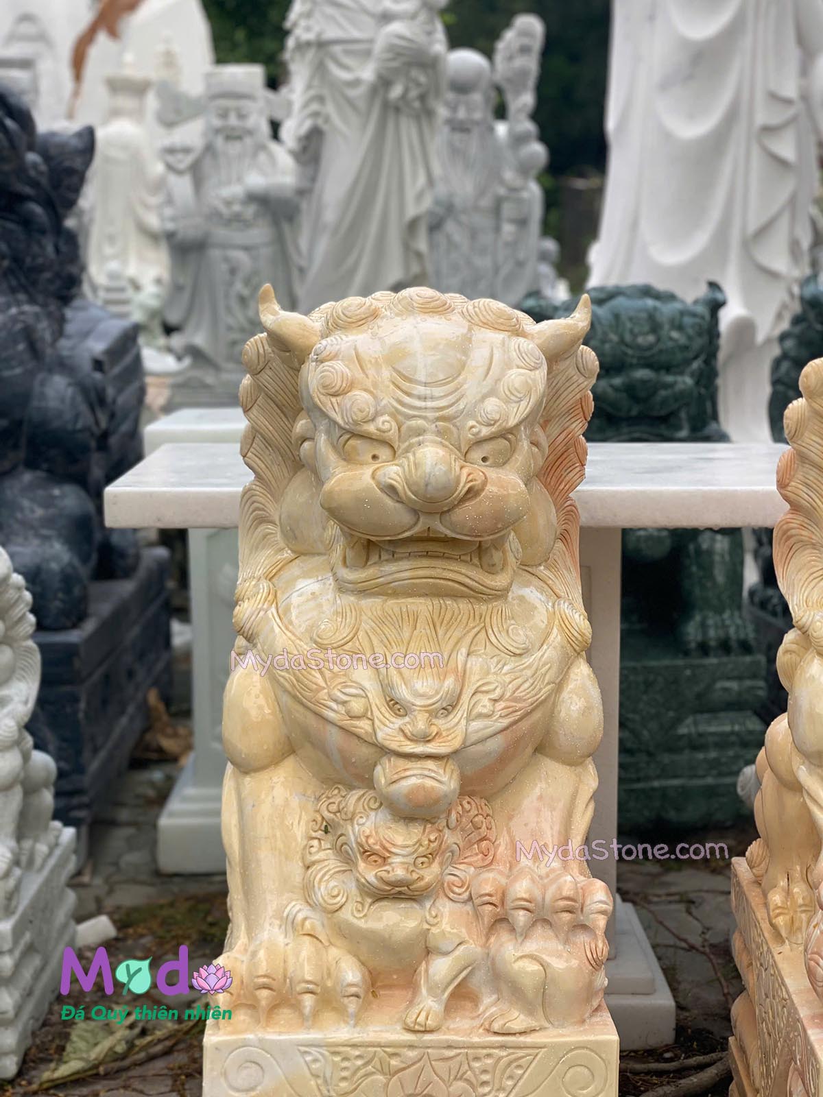 Tượng Kỳ Lân đá Cà Rốt Vàng