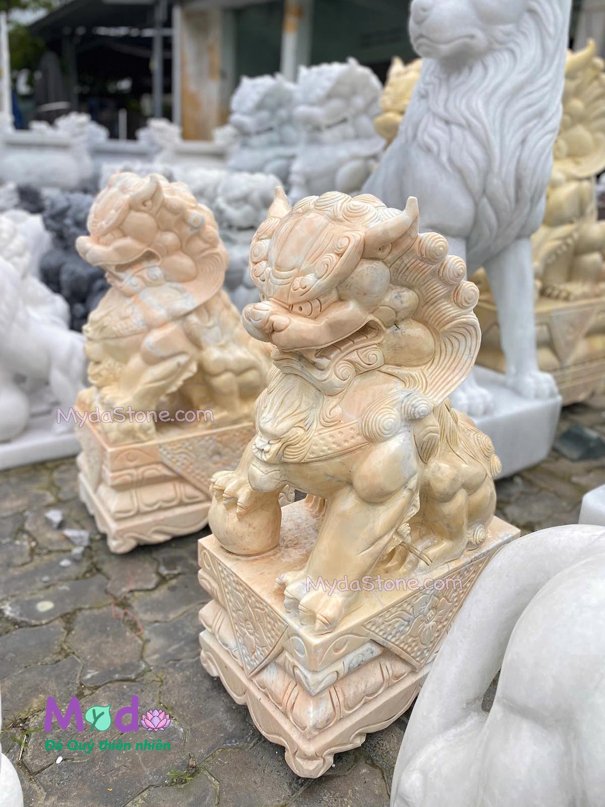 Tượng Kỳ Lân đá Cà Rốt Vàng