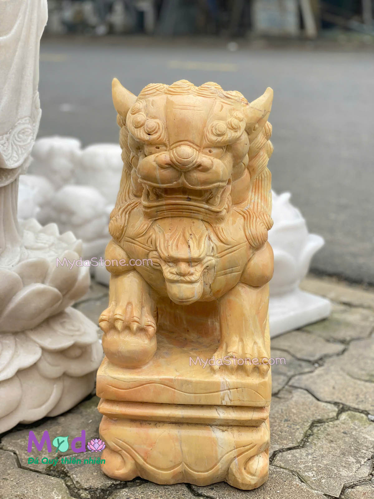 Tượng Kỳ Lân đá Cà Rốt Vàng