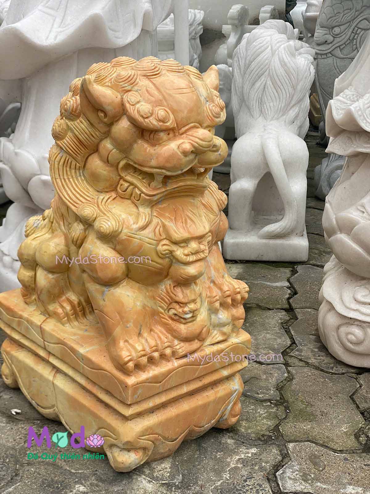Tượng Kỳ Lân đá Cà Rốt Vàng