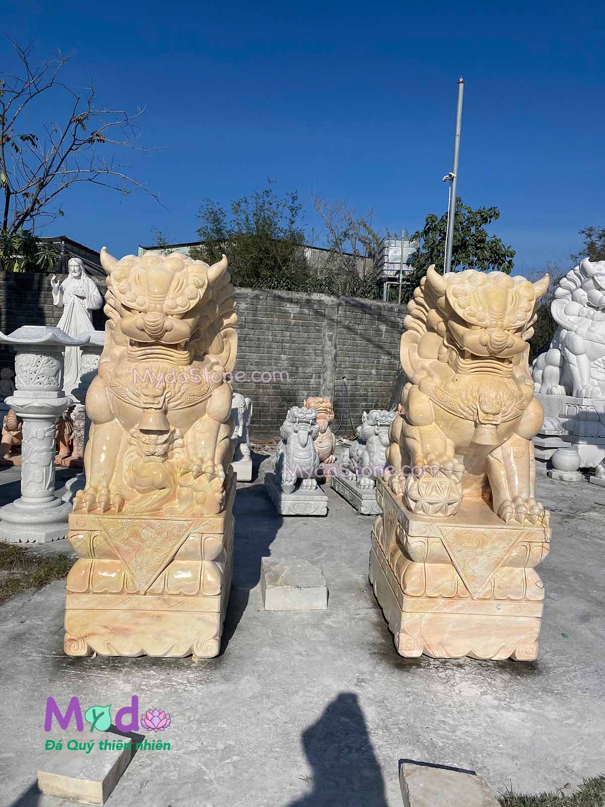 Tượng Kỳ Lân đá Cà Rốt Vàng