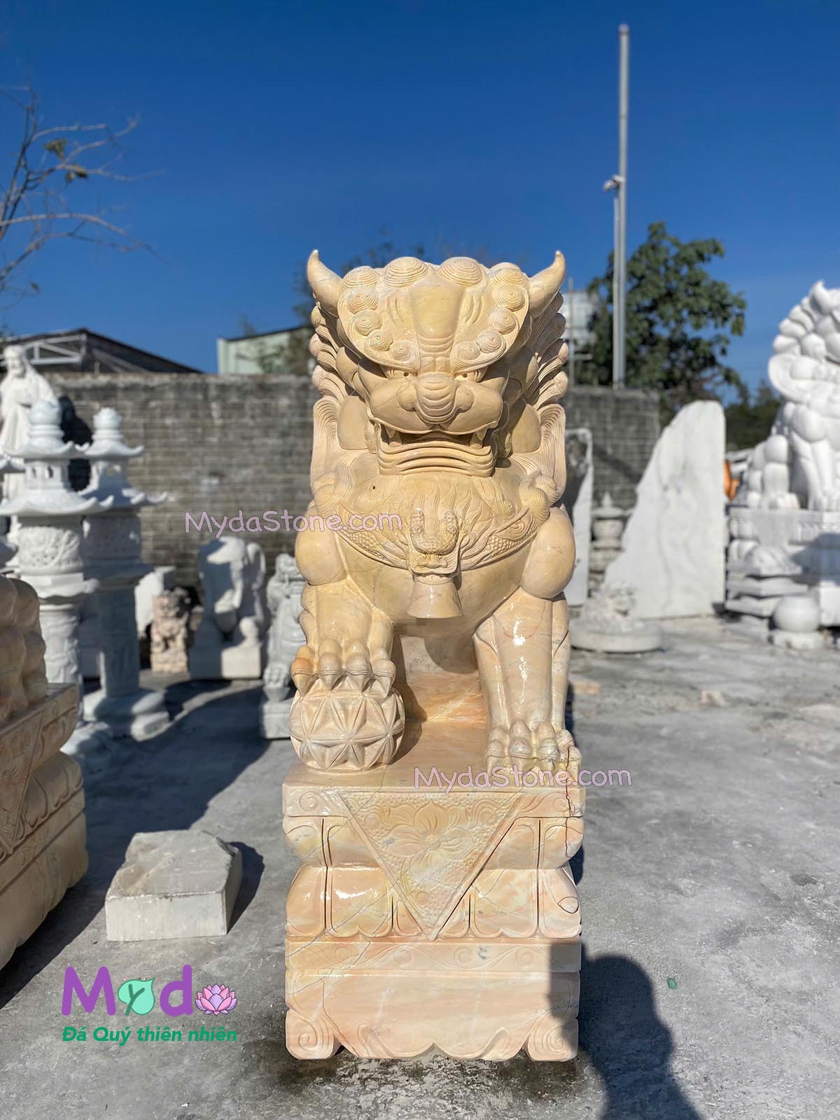 Tượng Kỳ Lân đá Cà Rốt Vàng